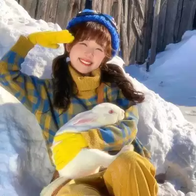 钟由希